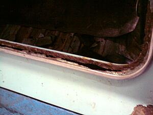 Click image for larger version  Name:	Rusty rear window.JPG Views:	0 Size:	452.6 KB ID:	451