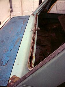 Click image for larger version  Name:	Rusty rear window2.JPG Views:	0 Size:	653.3 KB ID:	452